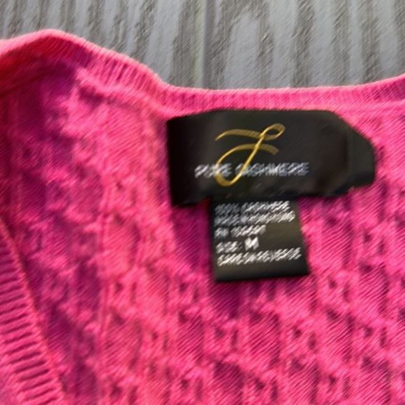 Woman’s 100 % Cashmere Sweater- Like New - Picture 2 of 3